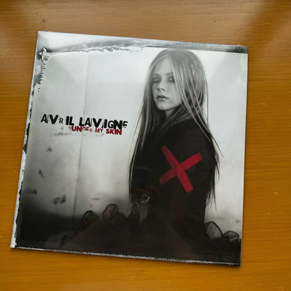 Avril Lavigne – Under My Skin – LP (Light Sleeve Wear)