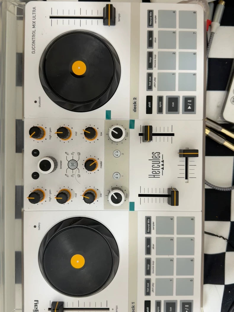 Hercules DJControl Mix Ultra – Portable DJ Controller