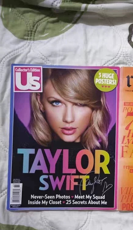 Taylor Swift – US Weekly 2016 Special Magazine with Three Posters — front view