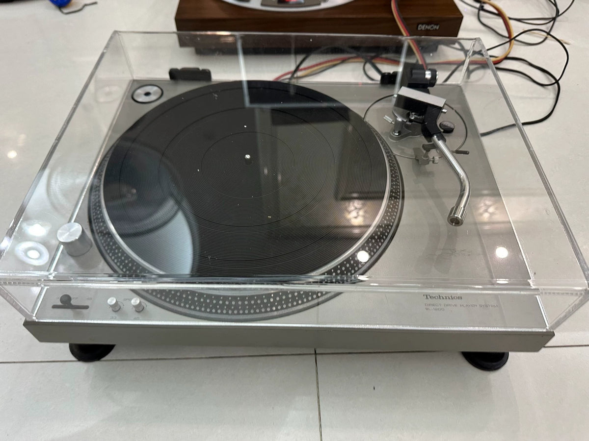 Technics SL-1200 – Vintage Silver Turntable, 100V