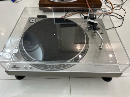 Technics SL-1200 – Vintage Silver Turntable, 100V