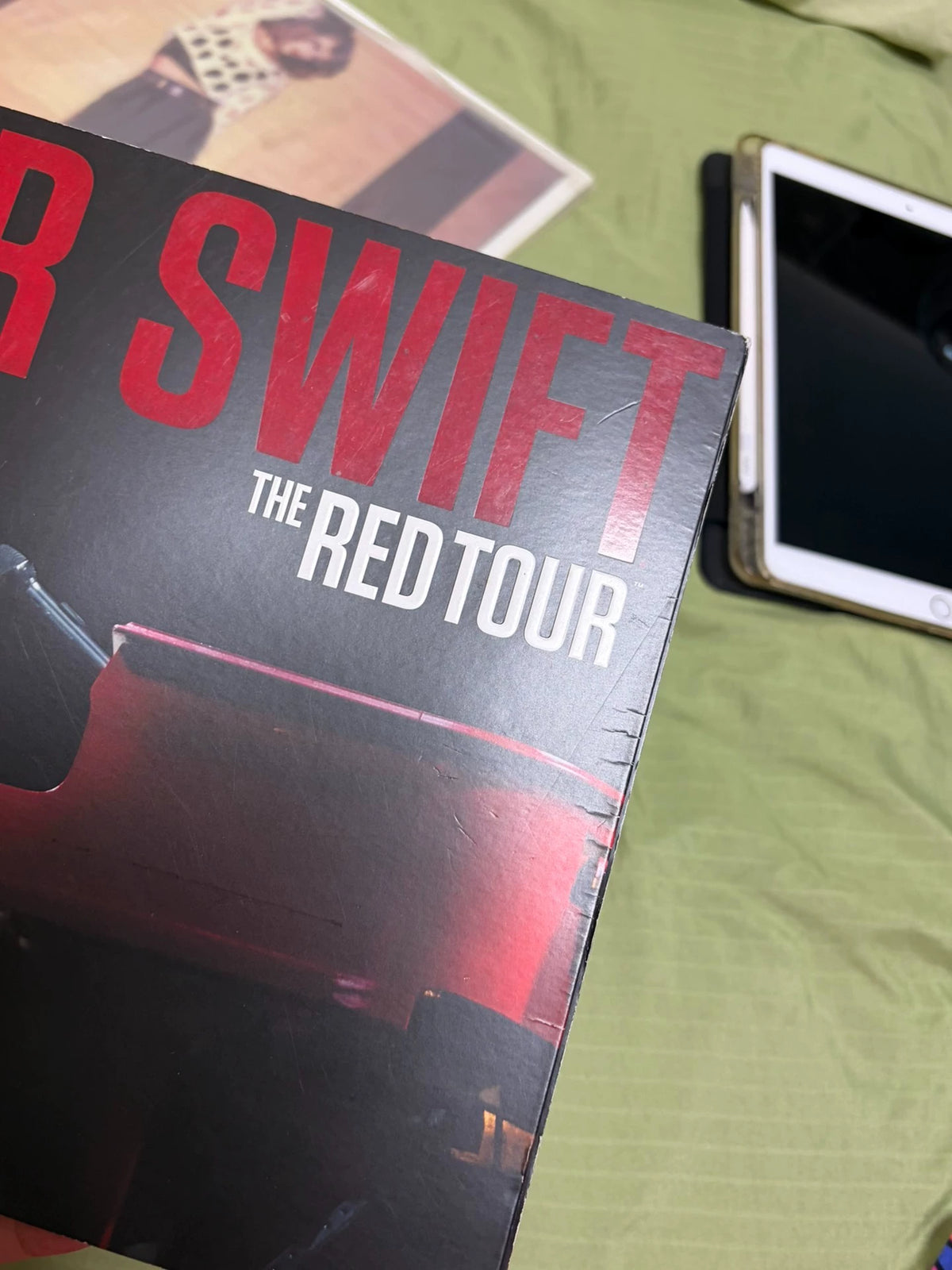 Taylor Swift – RED Tour Program & Ticket Set — detail 3