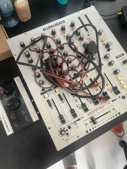 Allen & Heath Xone:62 DJ Mixer – source photograph 1