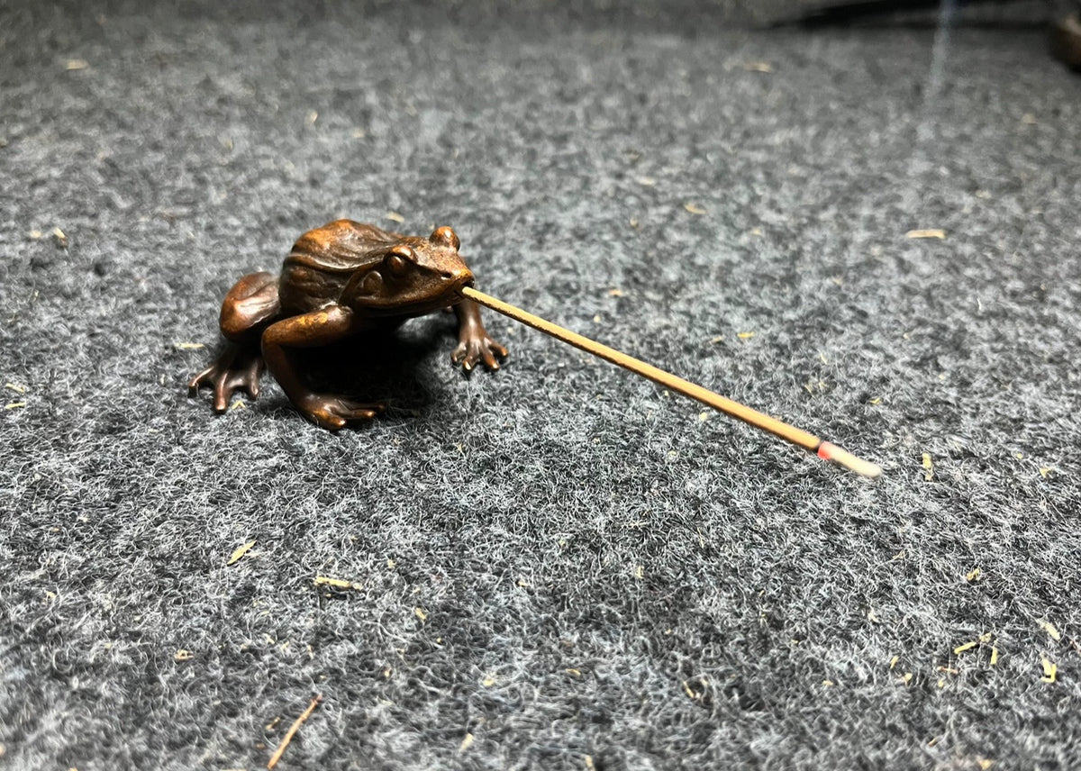 Small Brass Frog Ornament, 5.7 × 6 cm – source photo 9