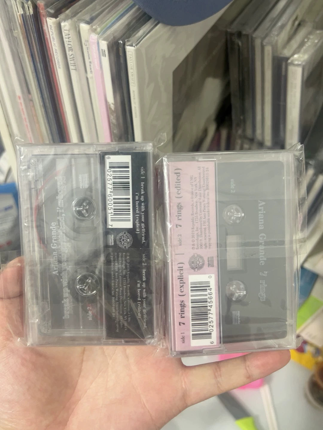 Ariana Grande – 7 Rings / Break Up with Your Girlfriend Cassette Editions — product detail 2