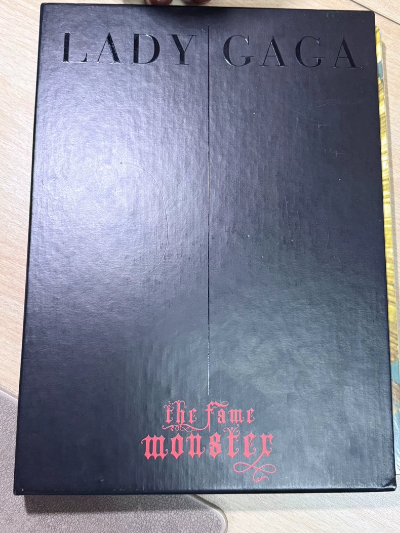 Lady Gaga – The Fame Monster – Numbered Collector’s Art Book + 2CD