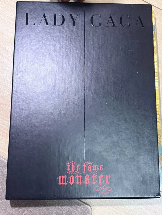 Lady Gaga – The Fame Monster – Numbered Collector’s Art Book + 2CD