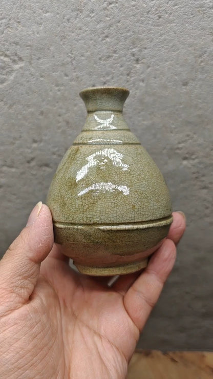 Crackle-Glaze Tokkuri Vase, 10 cm 1