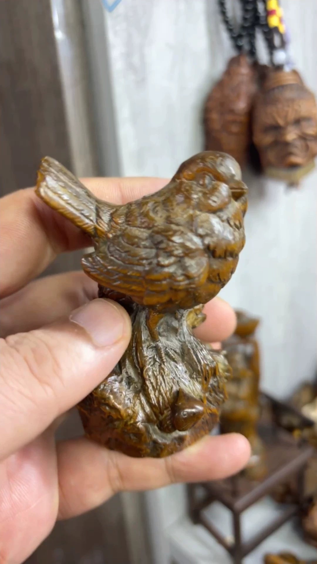 Carved Bird on Decorative Base, Seller-Listed Boxwood, 8 cm