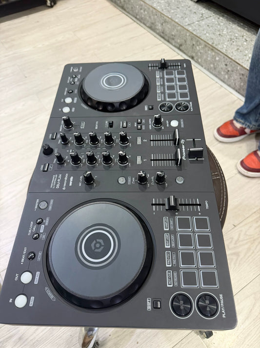 Pioneer DDJ-FLX4 DJ Controller – photo 1