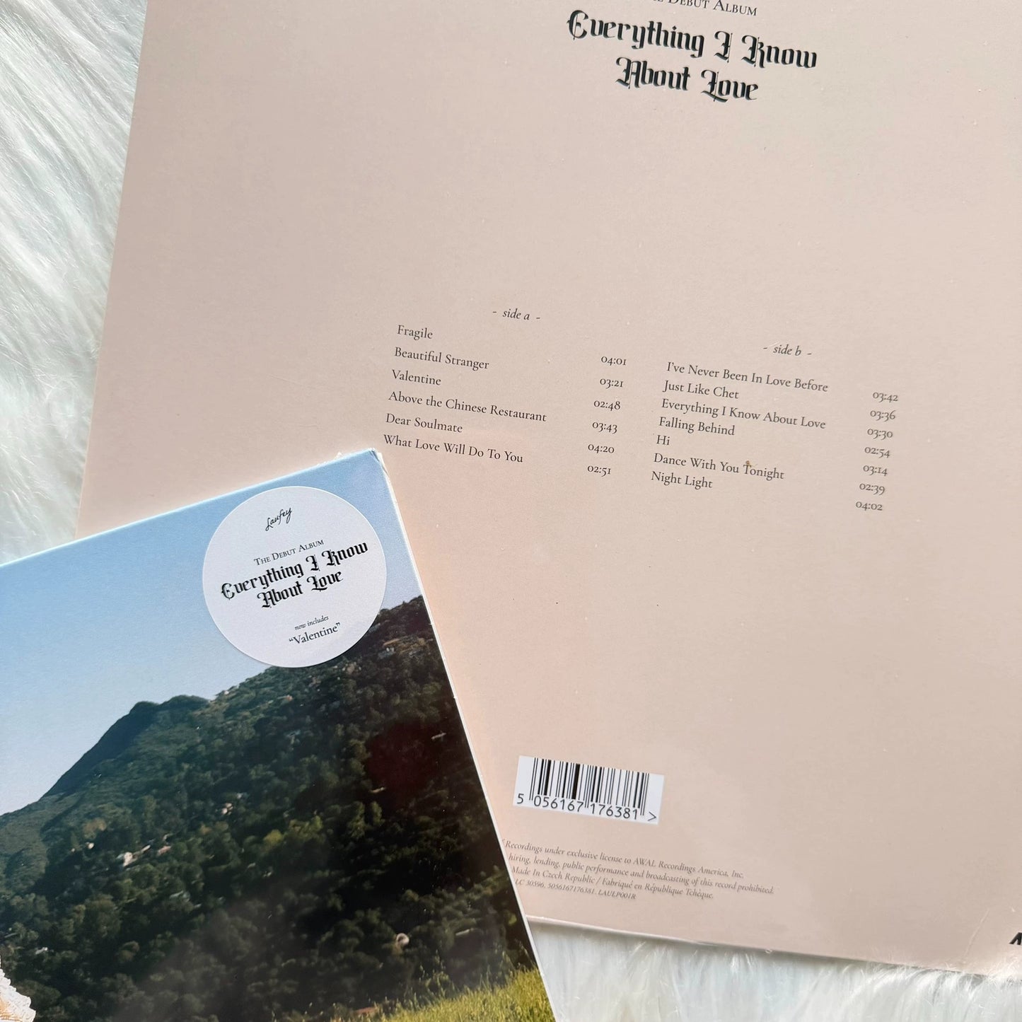 Laufey – Everything I Know About Love – Standard Black Vinyl (LP) — photo 3