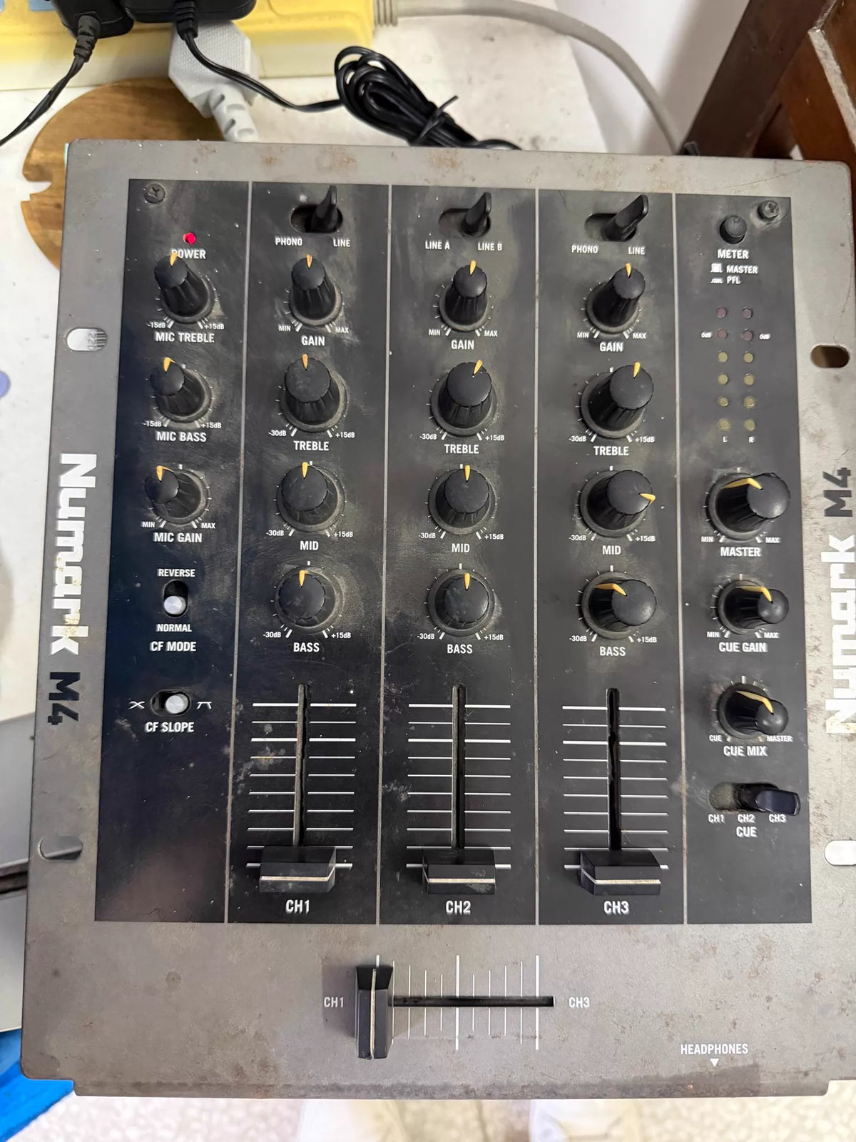 Numark M4 – Three-Channel DJ Mixer with Adaptor – actual item photograph 2