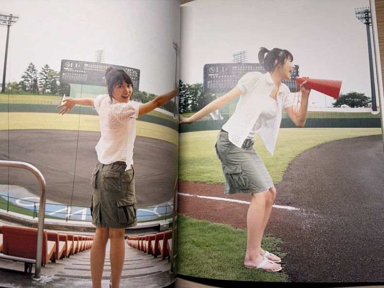 Masami Nagasawa – Touch Visual Movie Book — detail 3
