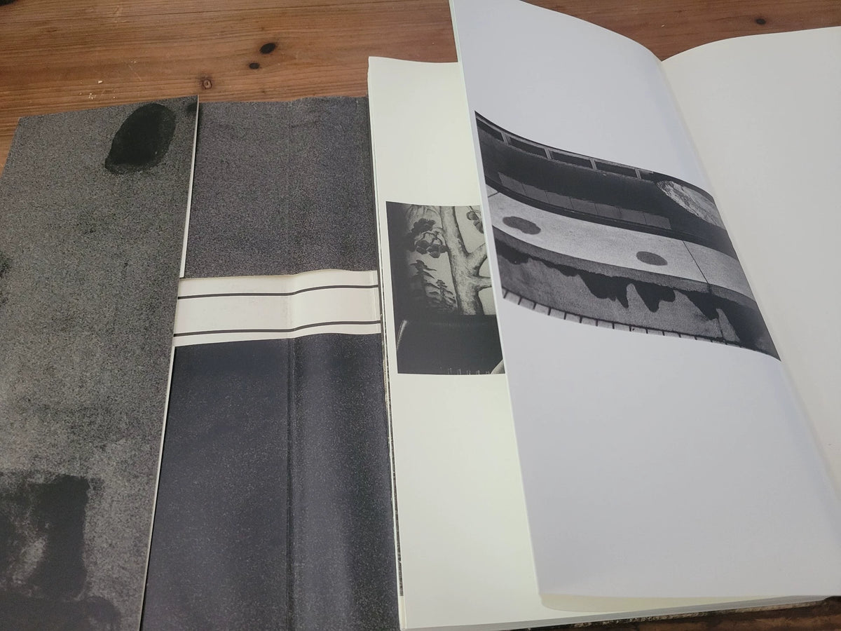 Huang Jing – 3322 – Signed Leica Award Photography Book — detail 3