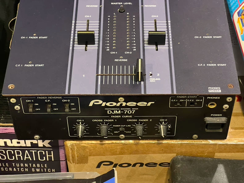 Pioneer DJM-707 DJ Mixer – source photograph 1