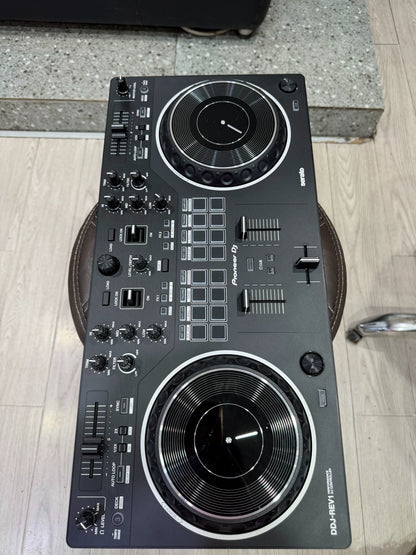 Pioneer DJ DDJ-REV1 Controller – Boxed Used Unit – actual item photograph 4