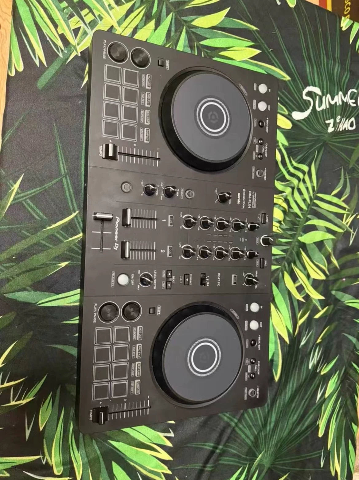 Pioneer DJ DDJ-FLX4 – Used DJ Controller – actual item photograph 1