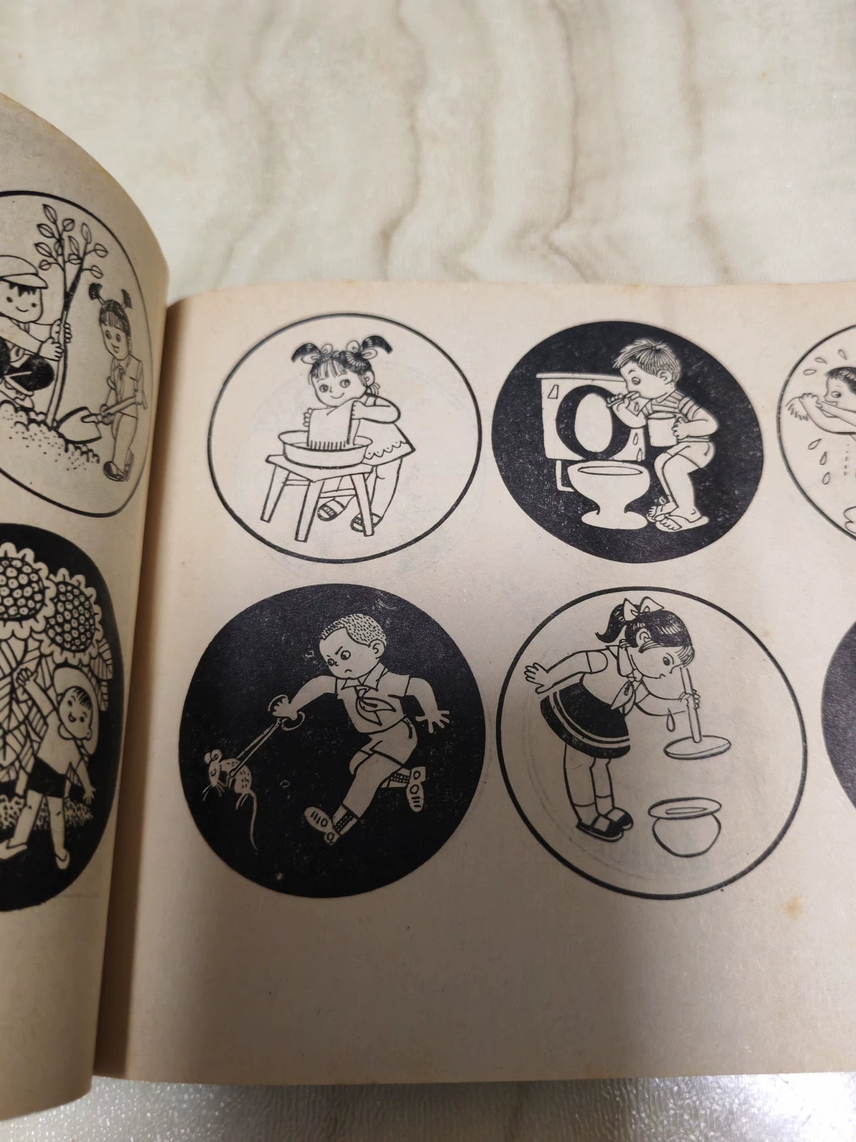 Decorative Illustration Collection / 题花图案集 (Book) – source photo 7