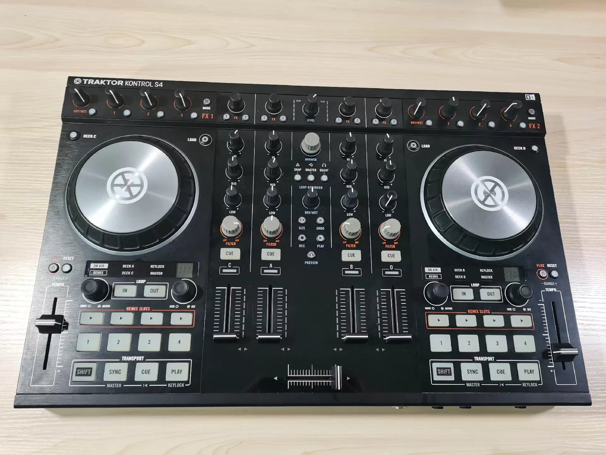 Native Instruments Traktor Kontrol S4 MK2 – Controller with BUBM Bag – actual item photograph