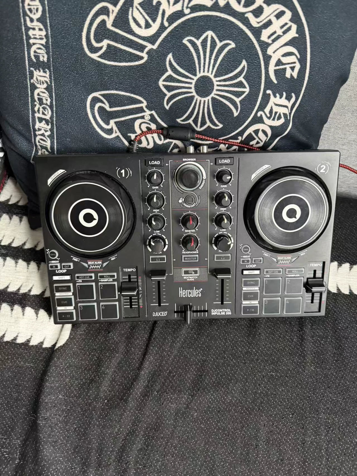 Hercules DJControl Inpulse 200 – USB DJ Controller – actual item photograph 2