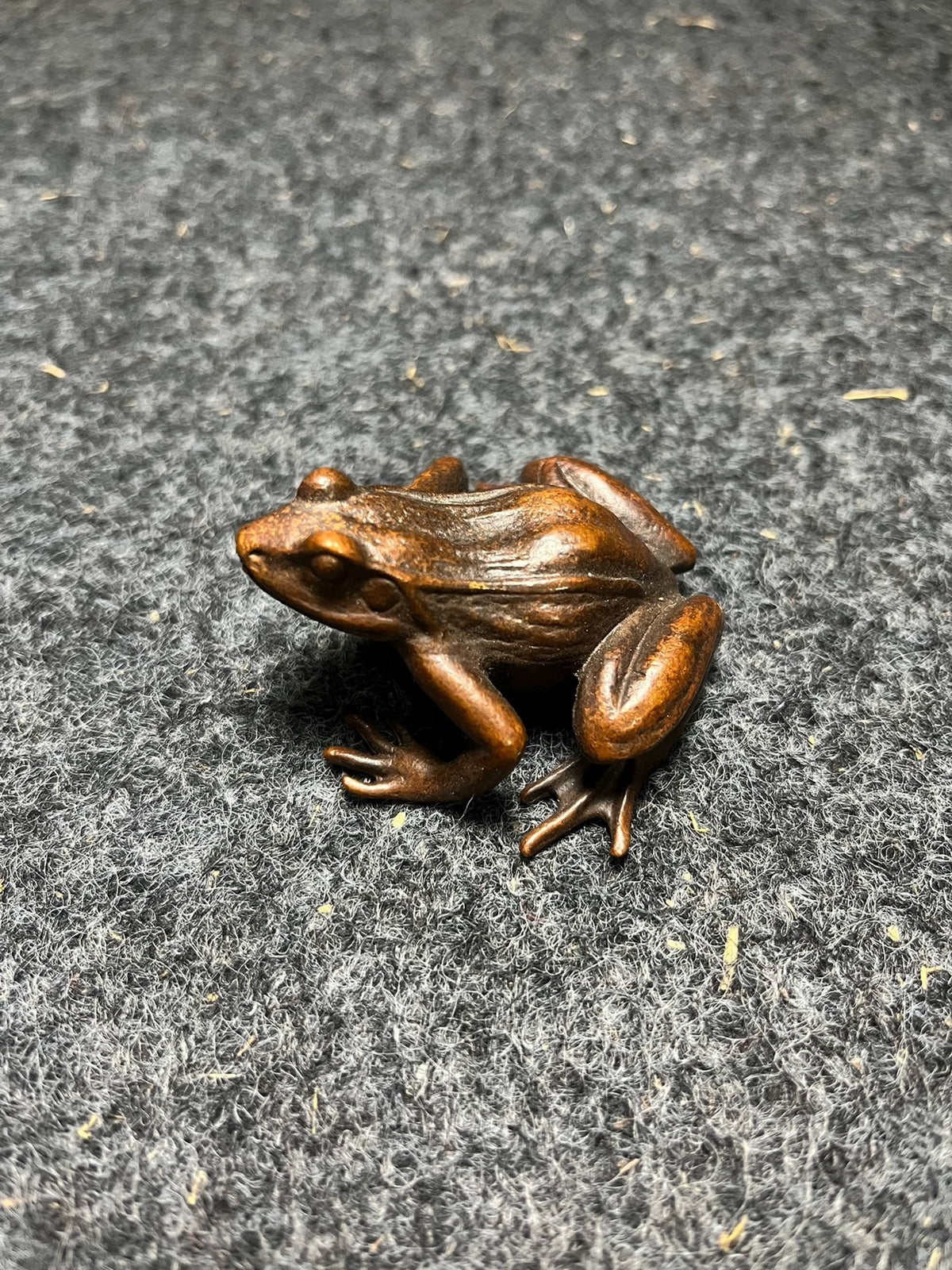 Small Brass Frog Ornament, 5.7 × 6 cm – source photo 3