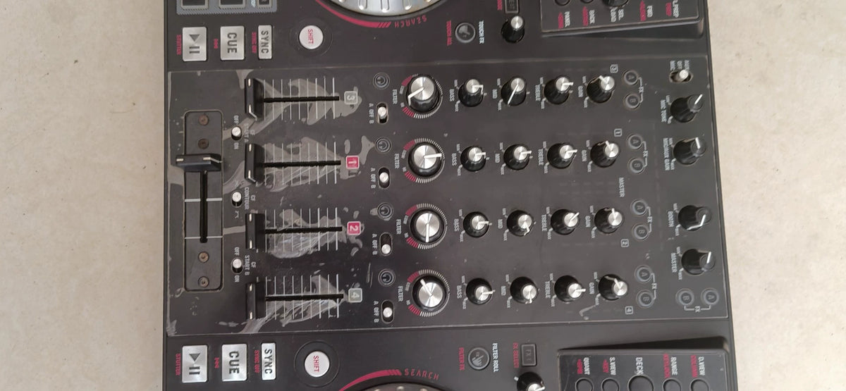Numark NV II – DJ Controller with Power and USB Cables – actual item photograph 3