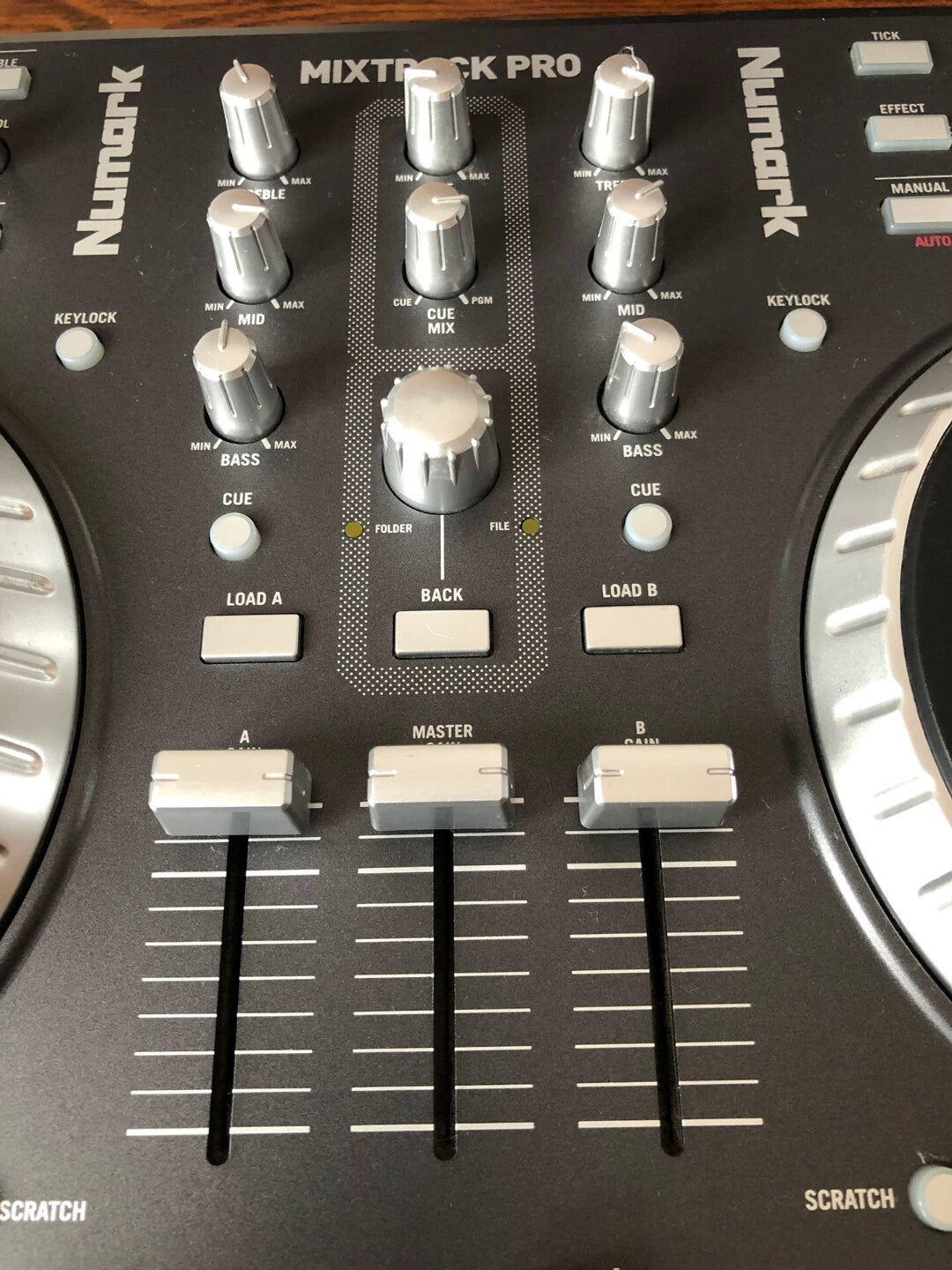 Numark Mixtrack Pro – DJ Controller with Cables & Documentation – actual item photograph 3