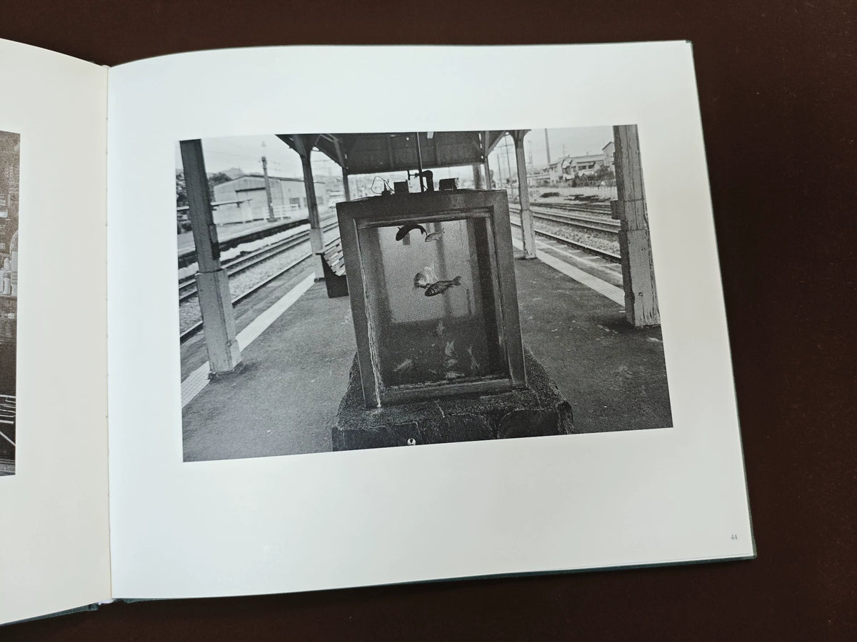 Koji Onaka – Slow Boat Signed Photography Book — product detail 3