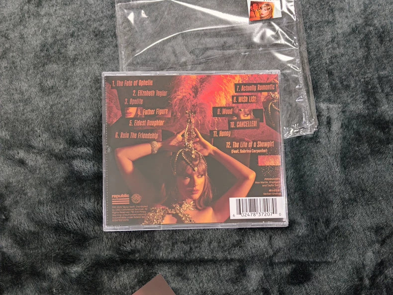Taylor Swift – The Life of a Showgirl Signed CD Version 1 — detail 6