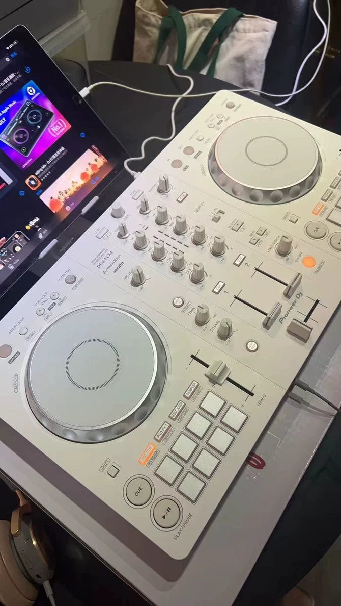 Pioneer DJ DDJ-FLX4-W White Limited Edition Controller – image 7