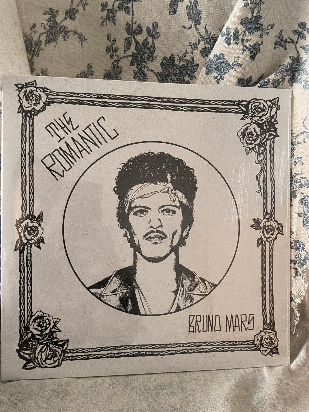 Bruno Mars – The Romantic – Transparent Red Vinyl (LP) — photo 2