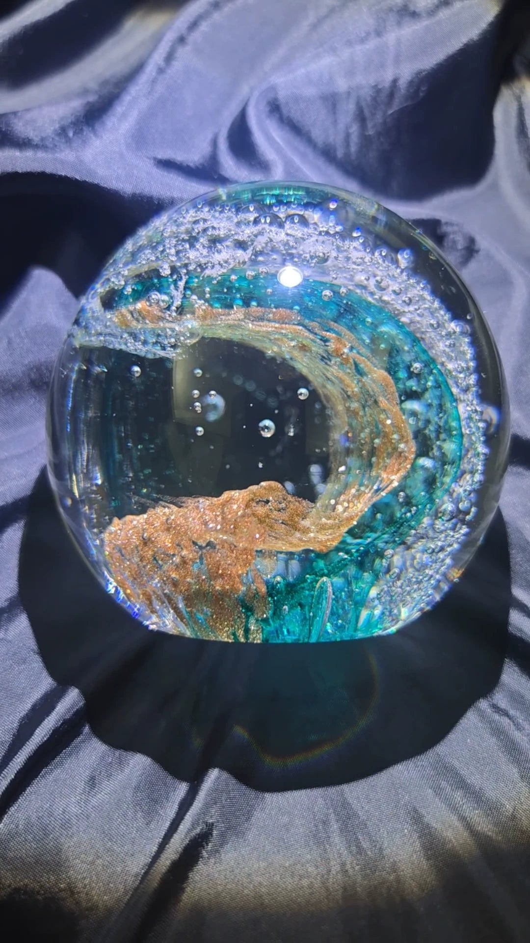 Green-and-Gold Wave Glass Paperweight – source photo 1