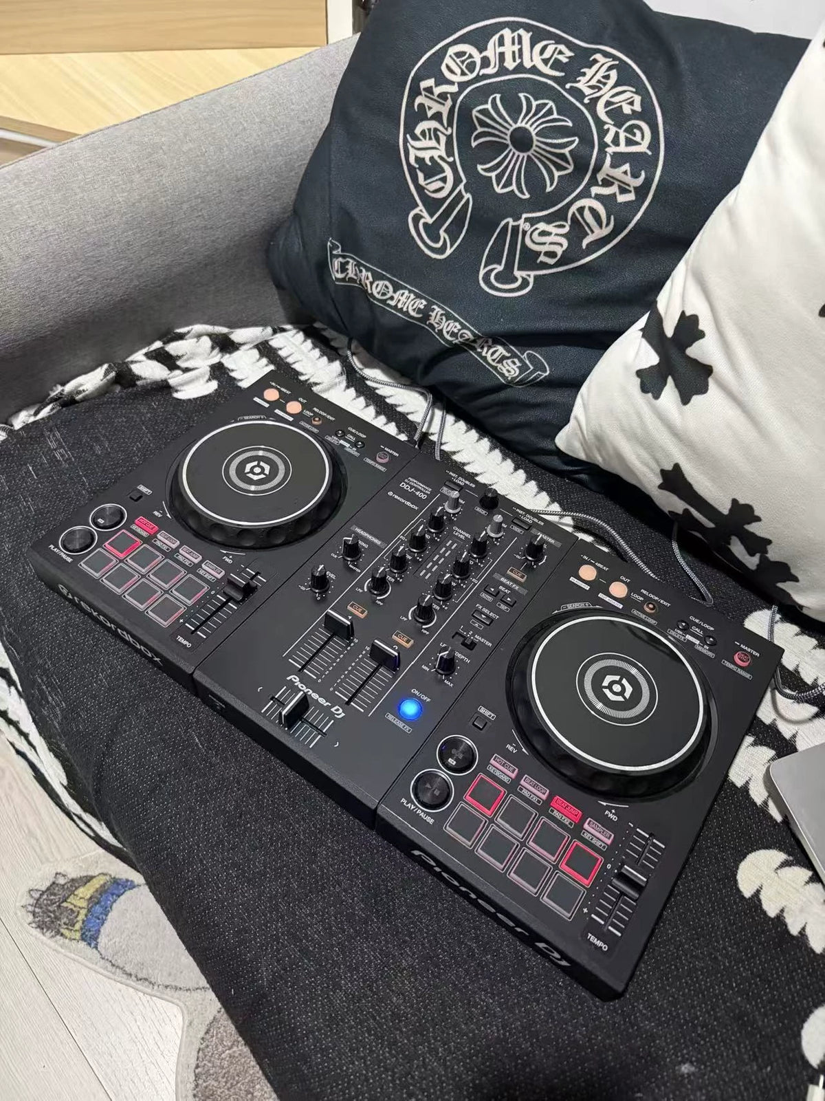 Pioneer DJ DDJ-400 – Used DJ Controller – actual item photograph 5