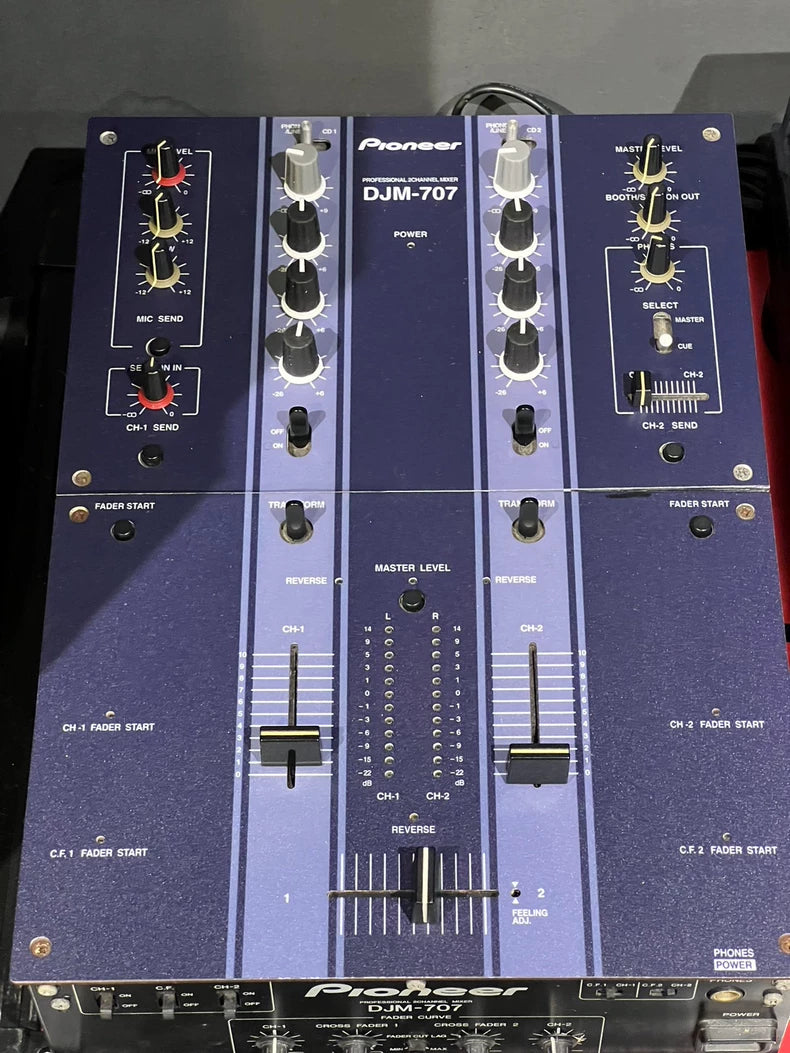 Pioneer DJM-707 DJ Mixer – source photograph 2