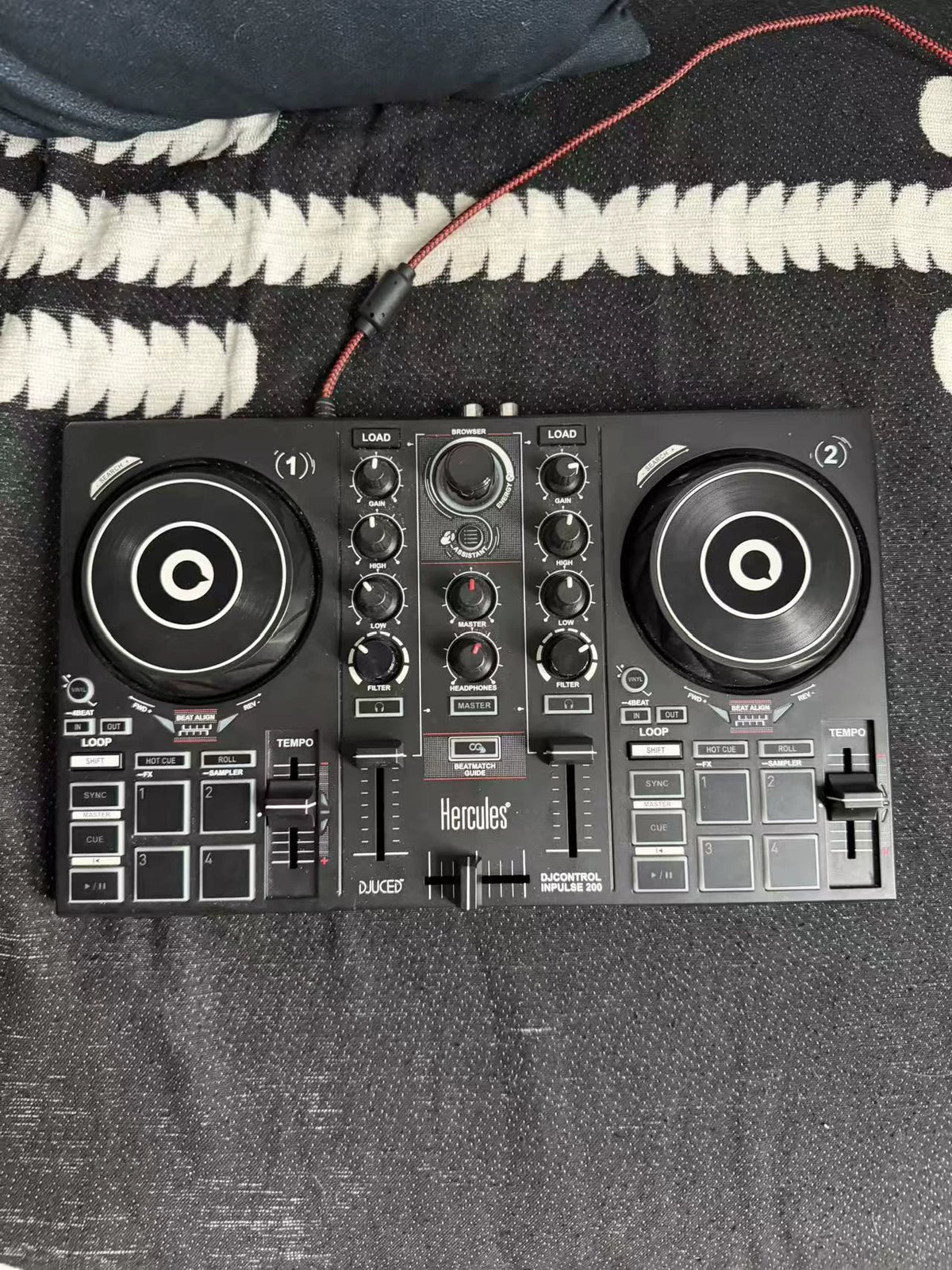 Hercules DJControl Inpulse 200 – USB DJ Controller – actual item photograph 3