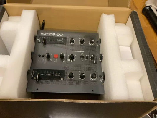 Allen & Heath Xone:22 DJ Mixer – source photograph 2