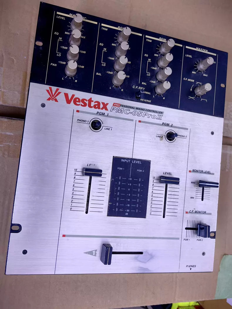 Vestax PMC-05 Pro II DJ Mixer – source photograph 2