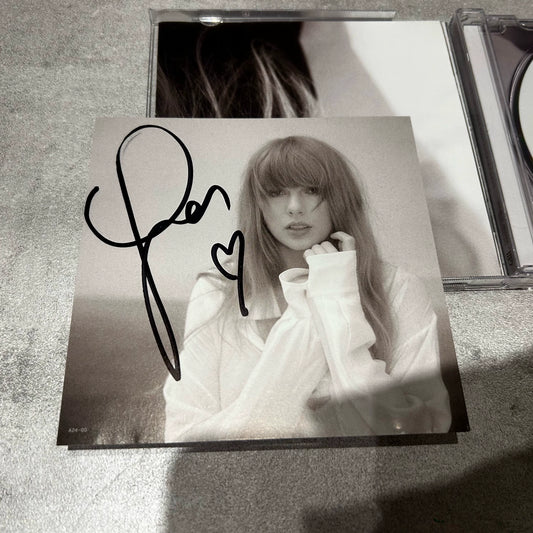 Taylor Swift – TTPD Heart-Signed US Card — main view