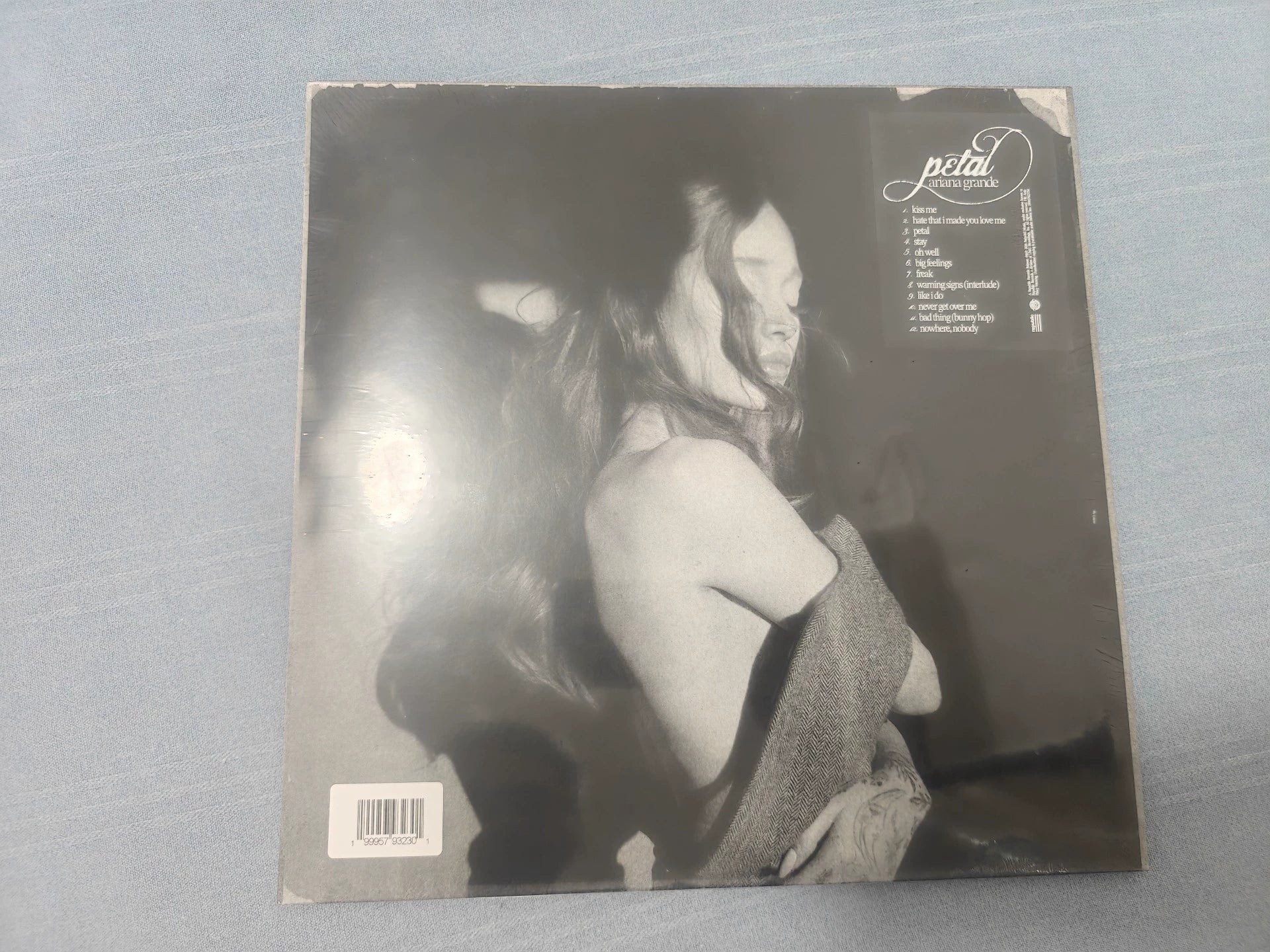 Ariana Grande – Petal – Indie Exclusive White Vinyl (LP) – product photo 2