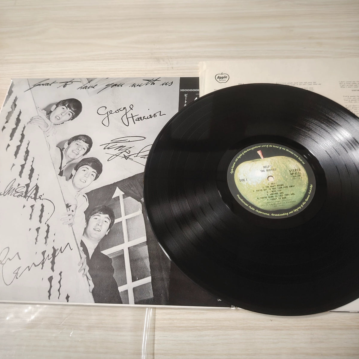 The Beatles – Help!, Japan AP-8151 – item photograph 4