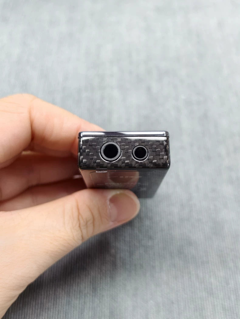 FiiO QX13 Portable DAC / Amp – Carbon-Fibre Edition – source photograph 5