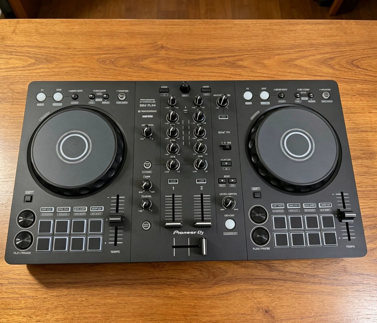 Pioneer DJ DDJ-FLX4 – Used DJ Controller – actual item photograph 2