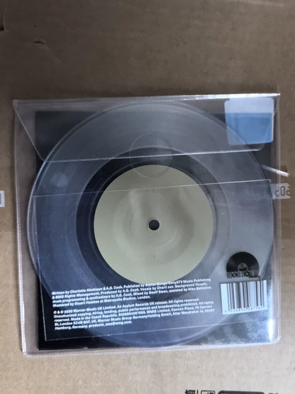 Charli xcx – party 4 u – RSD Clear Vinyl 7-inch (LP) — photo 2