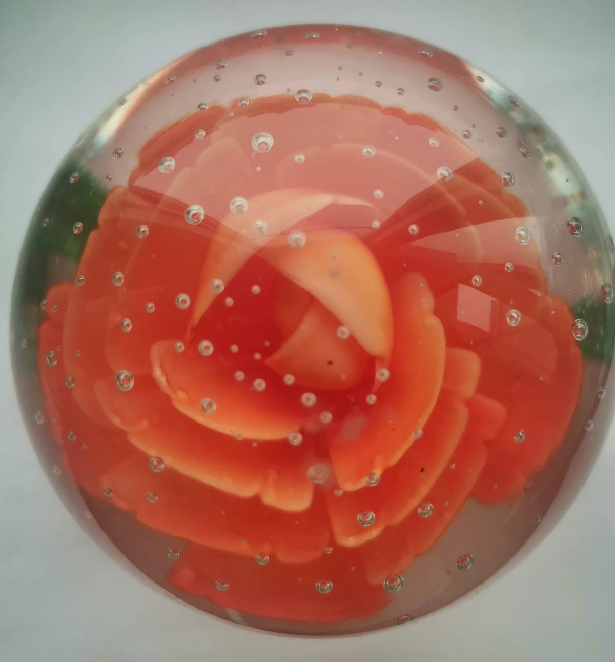 Red Flower Bubble-Glass Paperweight, 7.5 cm – source photo 2
