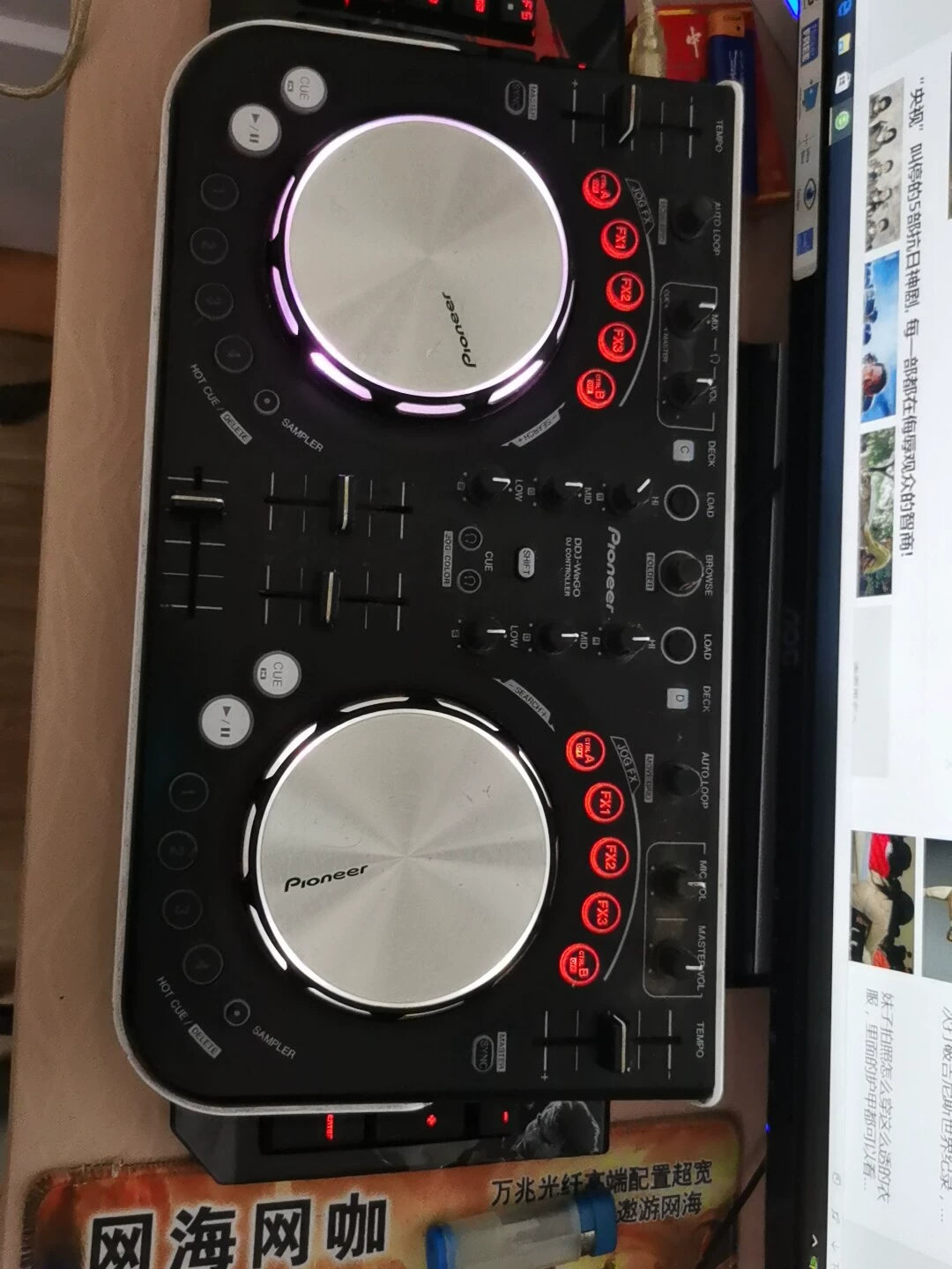 Pioneer DDJ-WeGO-W – DJ Controller with USB Cable – actual item photograph 1