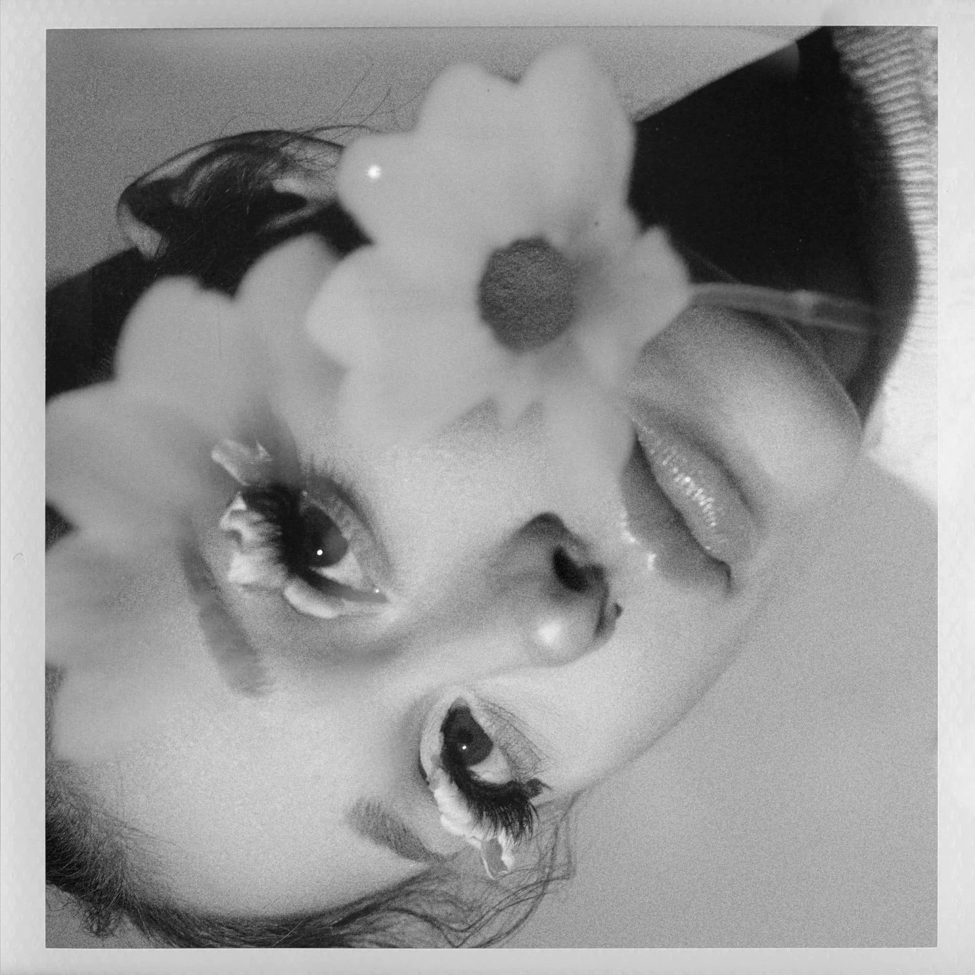 Ariana Grande – Petal – Pearl White Vinyl (LP) — photo 6