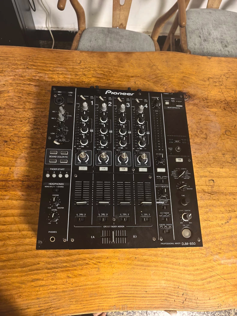 Pioneer DJM-850 DJ Mixer – source photograph 2