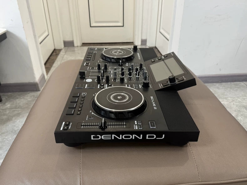 Denon DJ SC LIVE 2 Standalone DJ System – source photograph 6