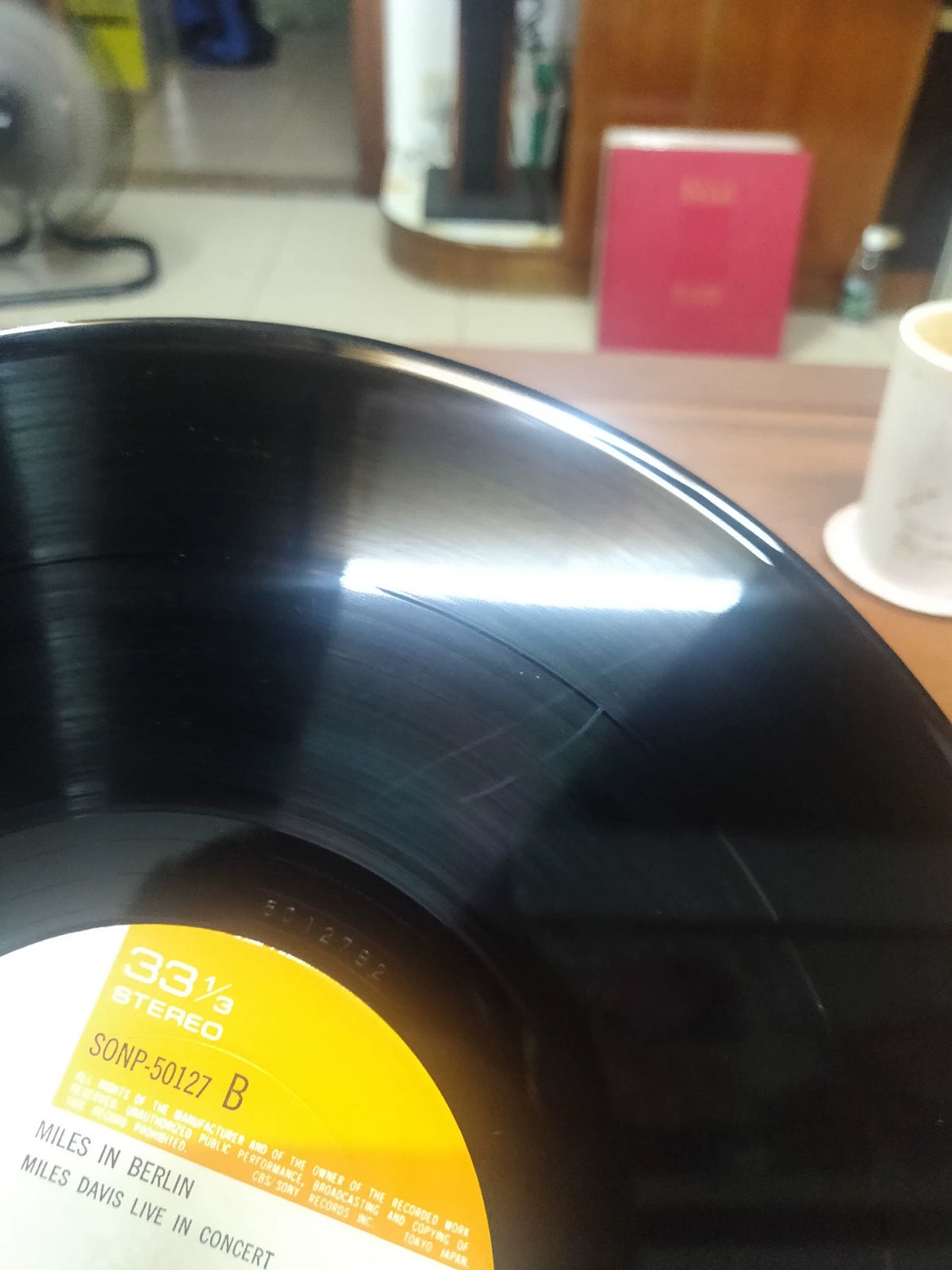 Miles Davis – Miles in Berlin – Japanese LP – actual item photograph 5