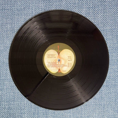 The Beatles – Yesterday and Today, 1971 US – item photograph 4